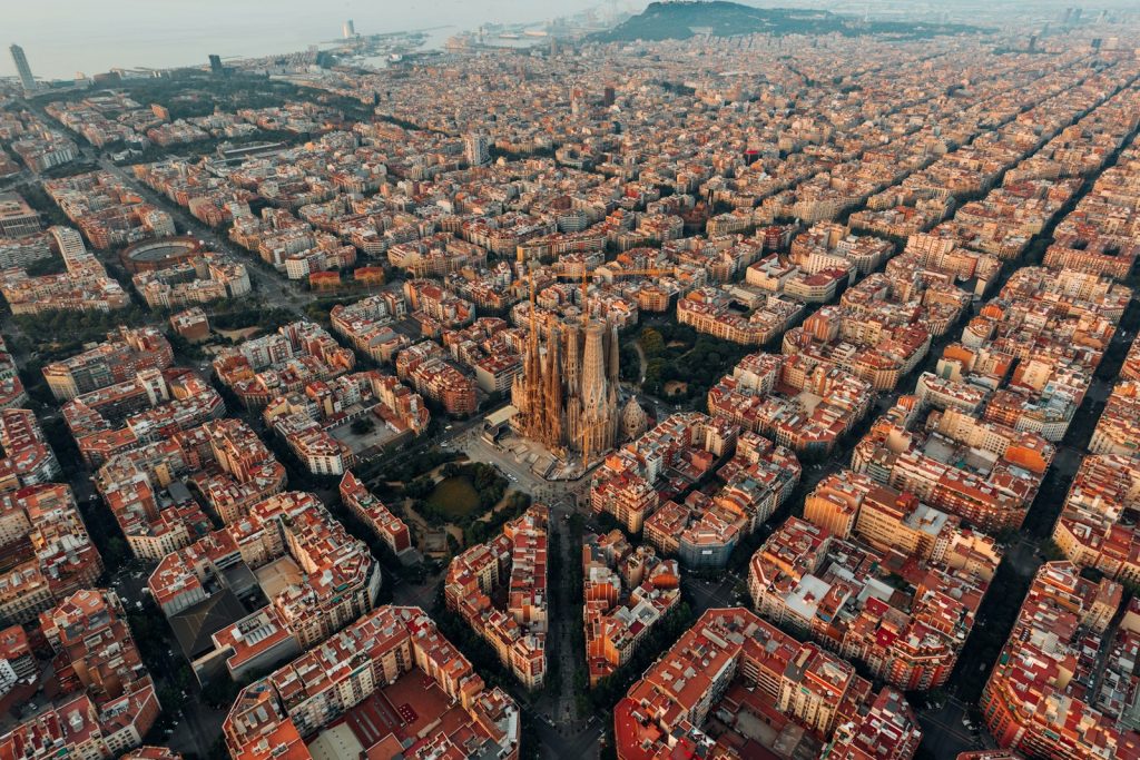 Que faire à Barcelone en 1 semaine pour un séjour inoubliable 2 aerial view of city buildings during daytime