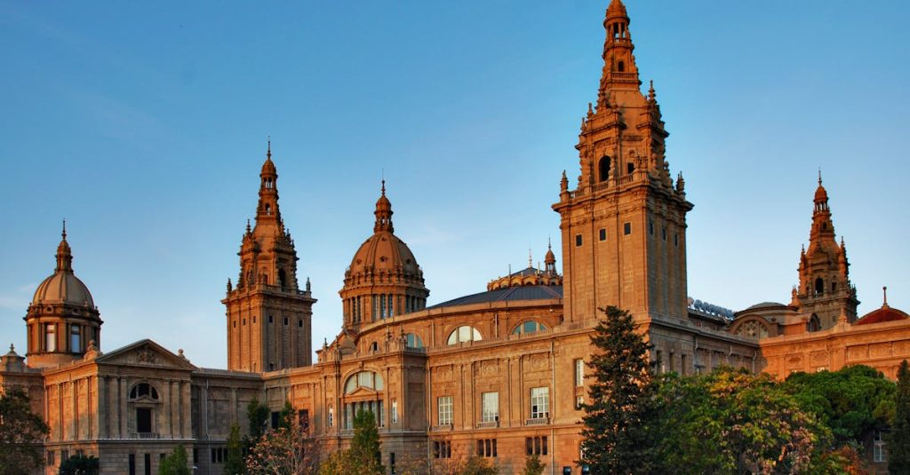 découvrez le musée picasso de barcelone, abritant une vaste collection des œuvres majeures du célèbre peintre, situé au cœur de la ville.