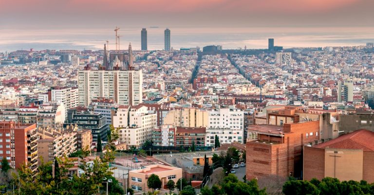 Découvrir la vie nocturne alternative de barcelone et ses lieux insolites