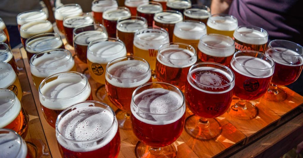 découvrez les meilleures brasseries artisanales de barcelone, où la passion pour la bière locale se mêle à une ambiance conviviale et authentique.