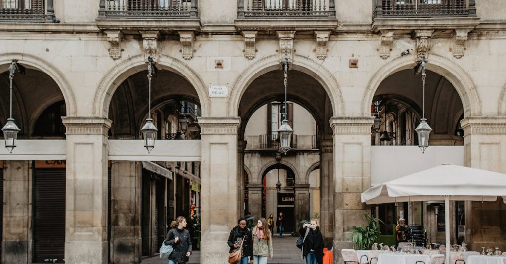 découvrez les cafés-terrasses cachés de barcelone, des lieux secrets et charmants pour savourer un moment unique en plein air.