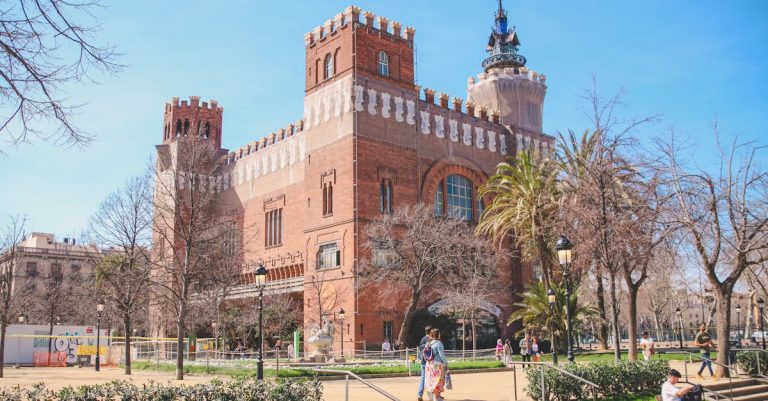 Découvrez les coins romantiques peu prisés de barcelone pour une escapade intime