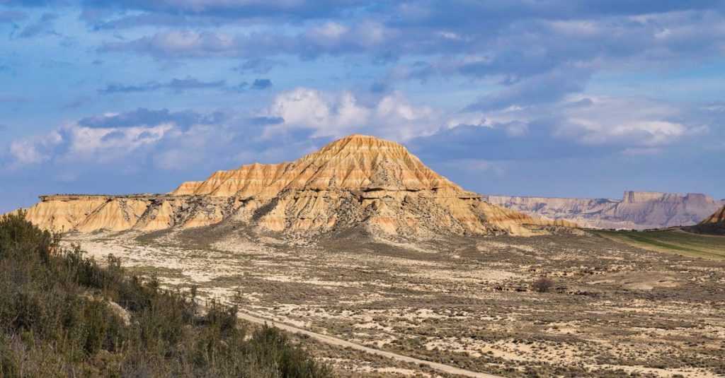 découvrez la beauté unique du désert espagnol, un paysage aride aux panoramas époustouflants, riche en faune et en flore exceptionnelles.
