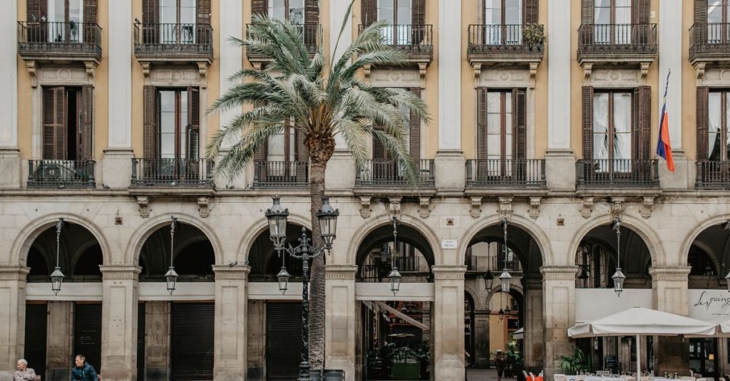 Trouver les meilleurs cafés pour travailler en freelance à barcelone 2 découvrez les meilleurs cafés pour freelances à barcelone, offrant un environnement idéal avec wi-fi rapide, ambiance conviviale et espaces de travail confortables.