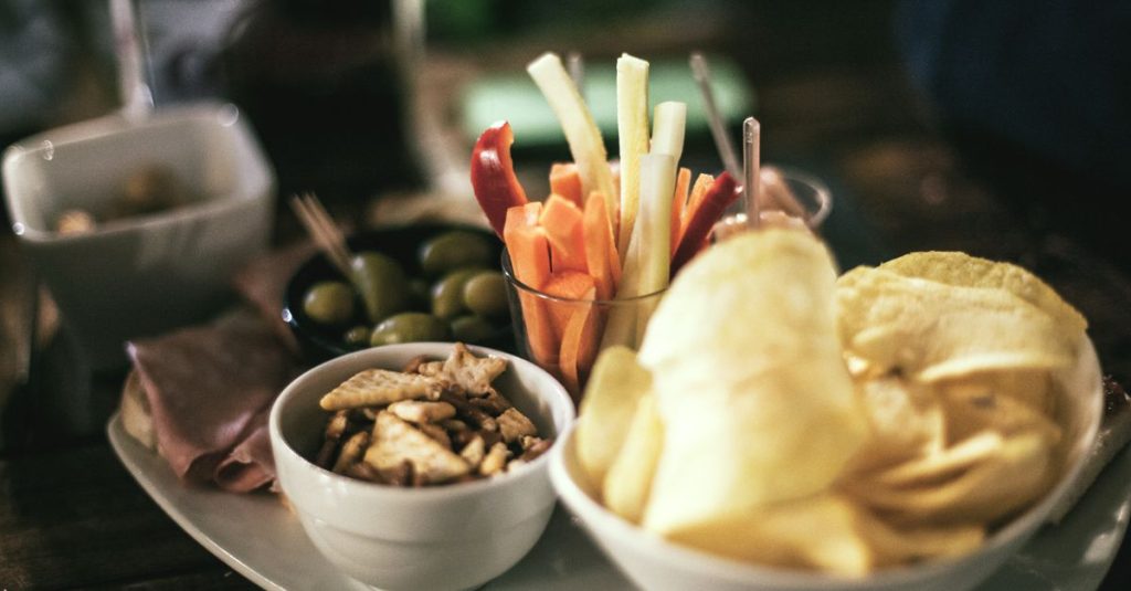découvrez les bars à tapas cachés, des lieux secrets où savourer des spécialités espagnoles authentiques dans une ambiance unique et conviviale.