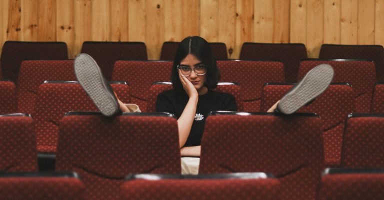 Découvrir les salles de cinéma indépendantes à barcelone pour une expérience unique