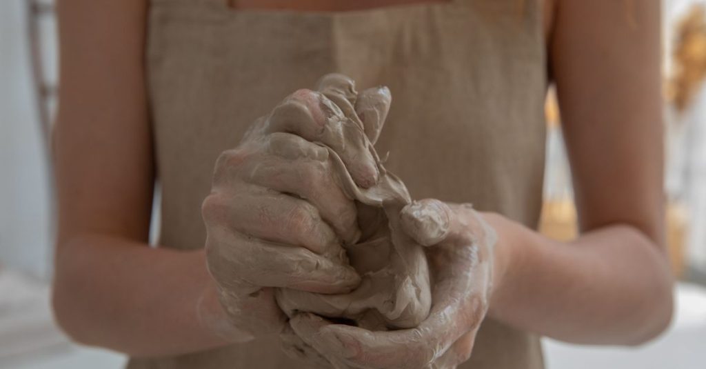 Découvrir les ateliers artisanaux de poterie à barcelone pour une expérience unique 2 découvrez les ateliers de poterie à barcelone et laissez libre cours à votre créativité dans un cadre convivial et inspirant.
