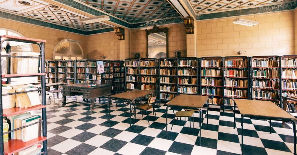 Découvrir les bibliothèques publiques les plus intéressantes de barcelone 2 découvrez les bibliothèques publiques de barcelone, lieux incontournables pour accéder à une vaste collection de livres, ressources numériques et événements culturels.