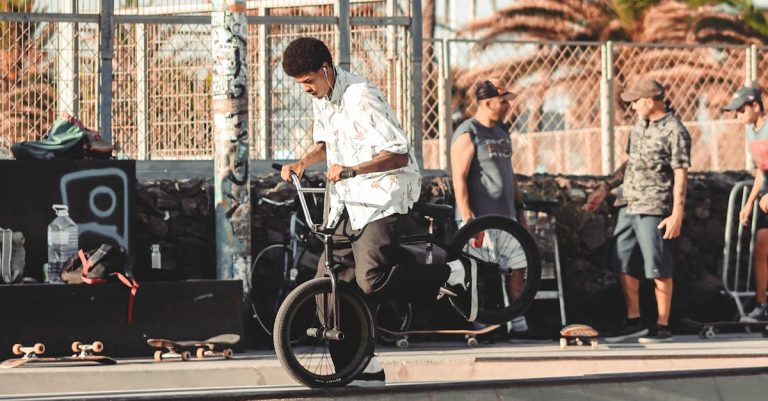 Où faire du skate à barcelone pour vivre l&rsquo;ambiance unique de la ville