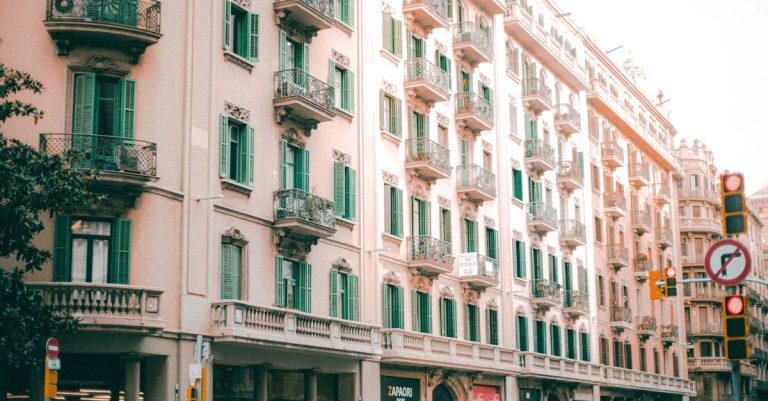 Découvrez les meilleures boutiques vintage de vêtements et accessoires à barcelone