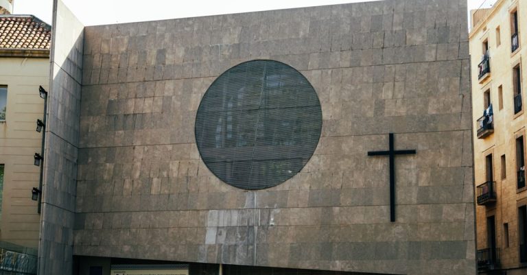 À la découverte des trésors méconnus de charles rennie mackintosh à barcelone et d&rsquo;autres chefs-d&rsquo;œuvre architecturaux