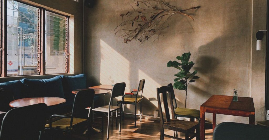Les meilleurs cafés et salons de thé cosy pour un après-midi tranquille 2 découvrez les cafés cosy où l'ambiance chaleureuse et le confort vous invitent à la détente entre amis ou en solo.