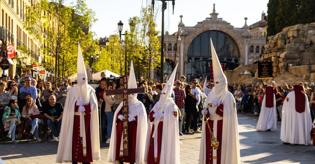 Découvrez les festivals traditionnels peu médiatisés qui rythment l'espagne 2 découvrez les festivals traditionnels d'espagne, une célébration riche en culture, musique et danse qui reflète l'histoire et les coutumes uniques de chaque région.