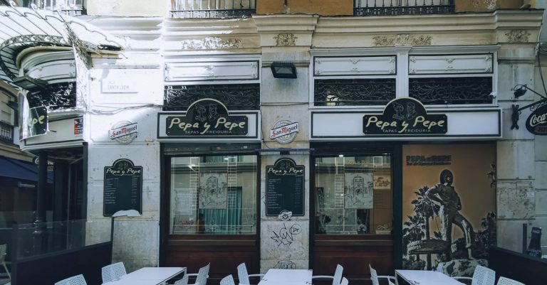 Découvrez les bars à vermouth authentiques à barcelone pour une expérience locale unique