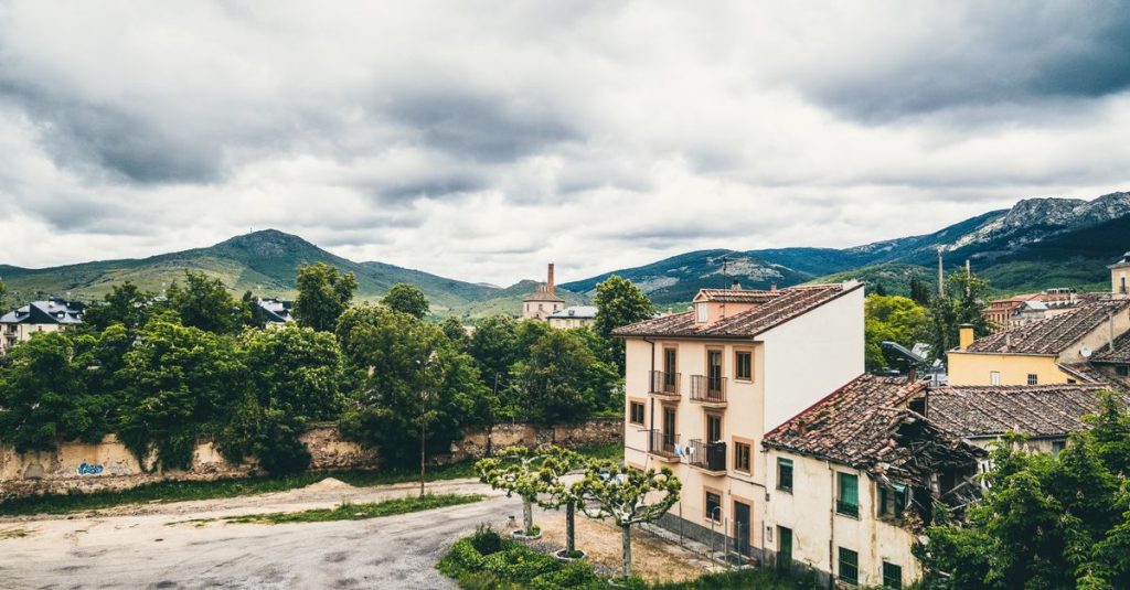 Découvrir les petites villes historiques en espagne à ne pas manquer 2 découvrez les charmantes petites villes historiques d'espagne, riches en patrimoine, culture et traditions authentiques.
