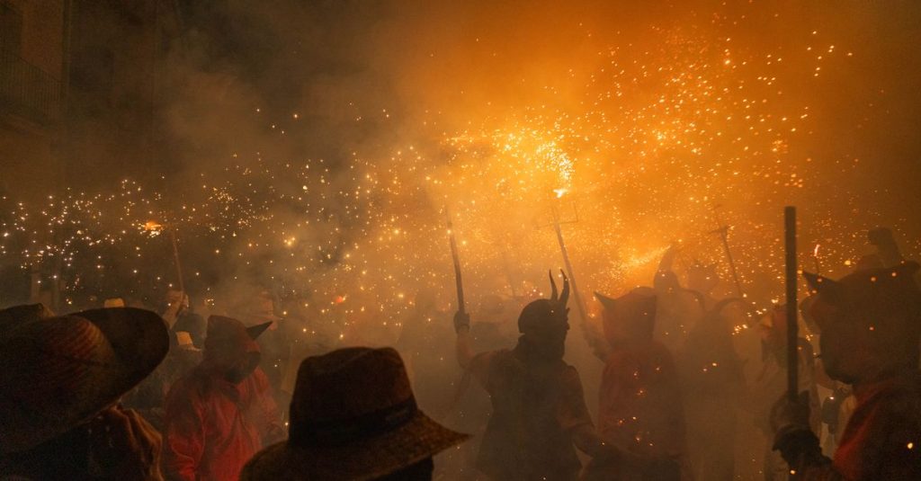 Découvrez les carnavals locaux méconnus d'espagne loin des foules habituelles 2 découvrez les carnavals locaux en espagne, une fête riche en couleurs, traditions et animations pour toute la famille.