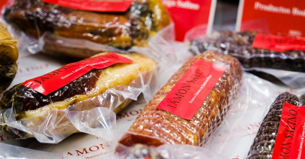 Découvrez les spécialités de charcuterie espagnole artisanale et leurs saveurs uniques 2 découvrez notre charcuterie artisanale espagnole, alliant tradition et saveurs authentiques pour un goût unique et raffiné.