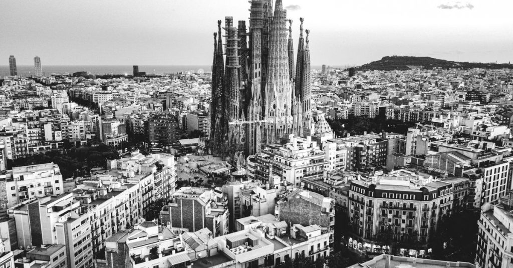 Barcelone : La destination incontournable pour les Digital Nomads 1 découvrez barcelone, la vibrante capitale catalane, riche en culture, architecture emblématique et plages ensoleillées. explorez ses quartiers historiques, dégustez sa cuisine méditerranéenne et profitez d'une ambiance unique au cœur de la méditerranée.