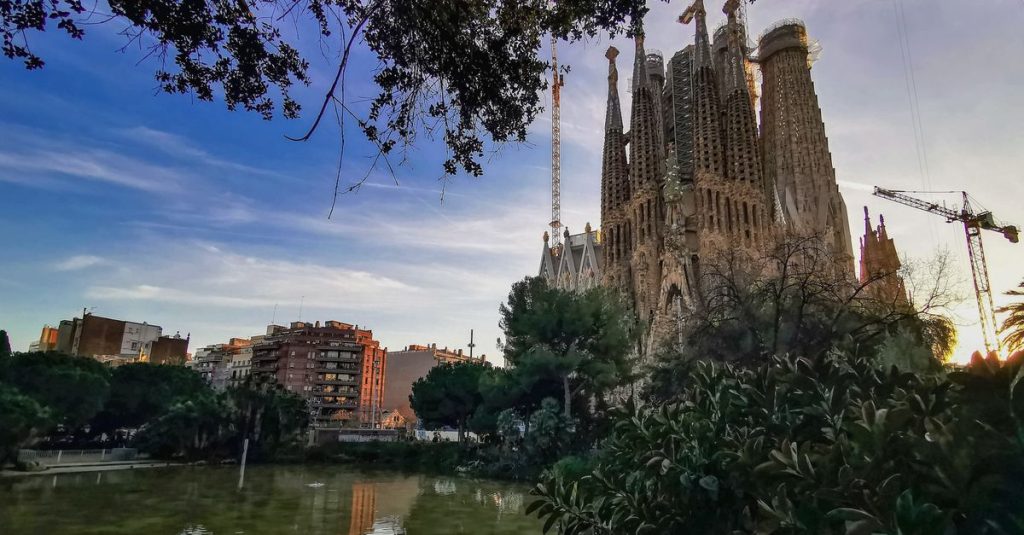 découvrez l'itinéraire idéal pour visiter barcelone : les incontournables, les meilleures activités, et conseils pour un séjour mémorable en espagne.