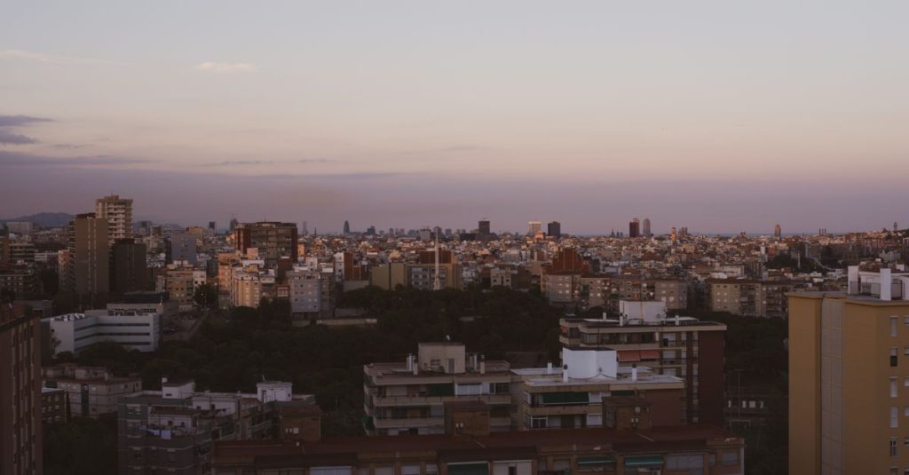 Où aller à Barcelone pour admirer une vue du ciel de nuit exceptionnelle ? 2 découvrez la vue imprenable du ciel nocturne de barcelone, un spectacle magique entre étoiles scintillantes et lumières urbaines.