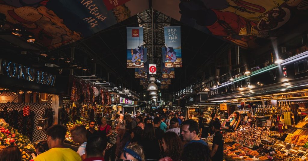 Découvrez les marchés artisanaux locaux incontournables à barcelone 2 découvrez les marchés d'artisans locaux à barcelone, où vous trouverez des créations uniques, de l'artisanat authentique et une ambiance conviviale au cœur de la ville.