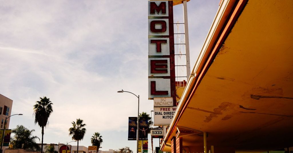 Qu'est ce qu'un motel et pourquoi choisir cette option en voyage 10 découvrez notre motel confortable et accueillant, idéal pour un séjour reposant à prix abordable. profitez de chambres équipées et d'un service chaleureux.