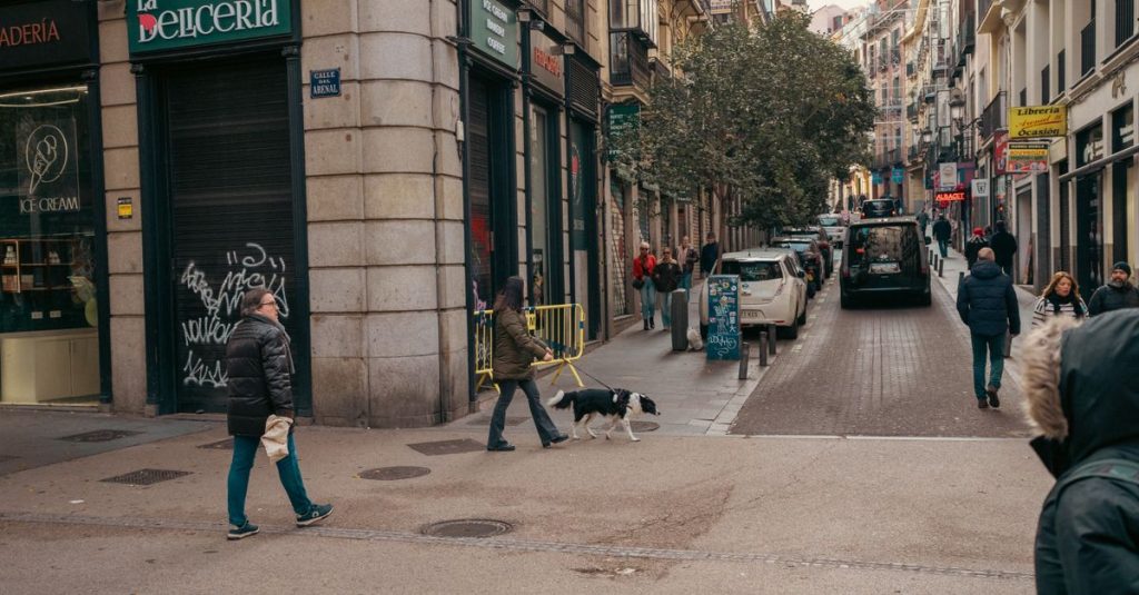 À la découverte du quartier raval à barcelone et ses trésors cachés 6 découvrez le quartier vibrant du raval à barcelone, célèbre pour sa diversité culturelle, ses rues animées, ses cafés uniques et sa scène artistique dynamique.