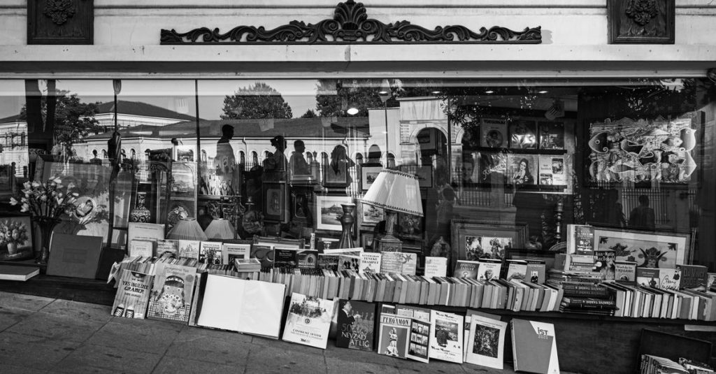 découvrez les librairies vintage de barcelone, où charme ancien et trésors littéraires vous attendent dans un cadre unique.