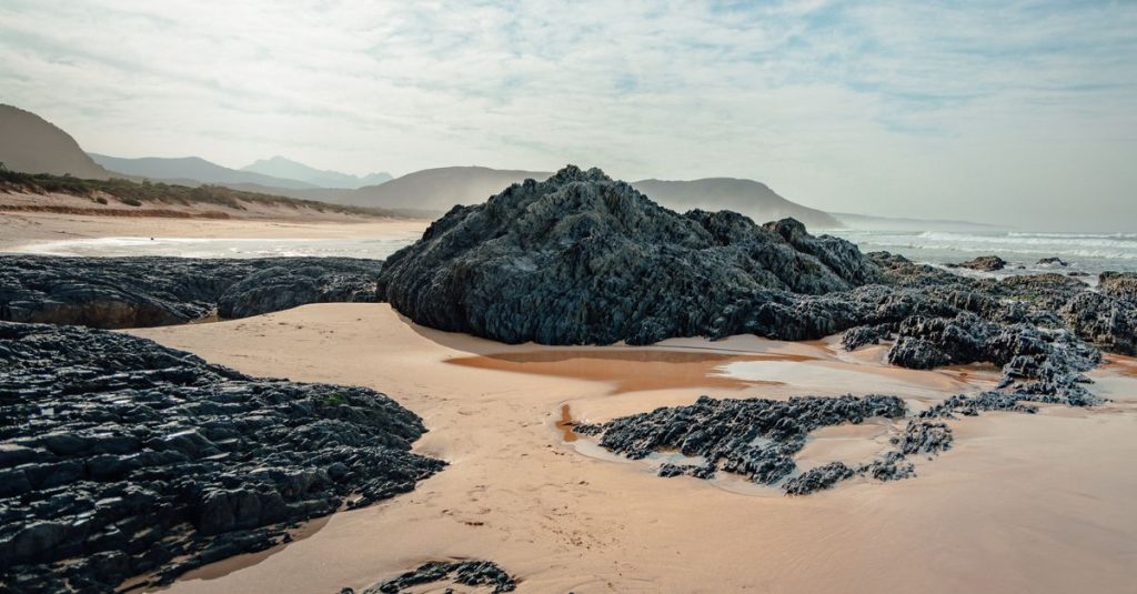 Découvrir les plages sauvages de la costa verde entre nature et tranquillité 2 découvrez les plages sauvages, des destinations préservées idéales pour les amoureux de nature et d'aventure.