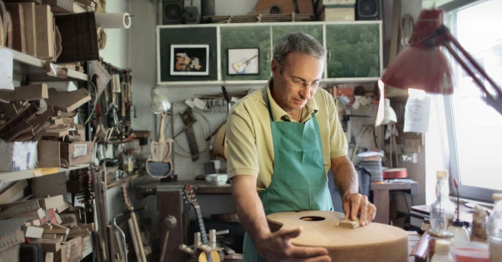 Découvrir les secrets des ateliers de fabrication de guitare flamenca 2 participez à nos ateliers de guitare flamenca pour apprendre les techniques authentiques et le passionnant rythme du flamenco, adaptés à tous les niveaux.